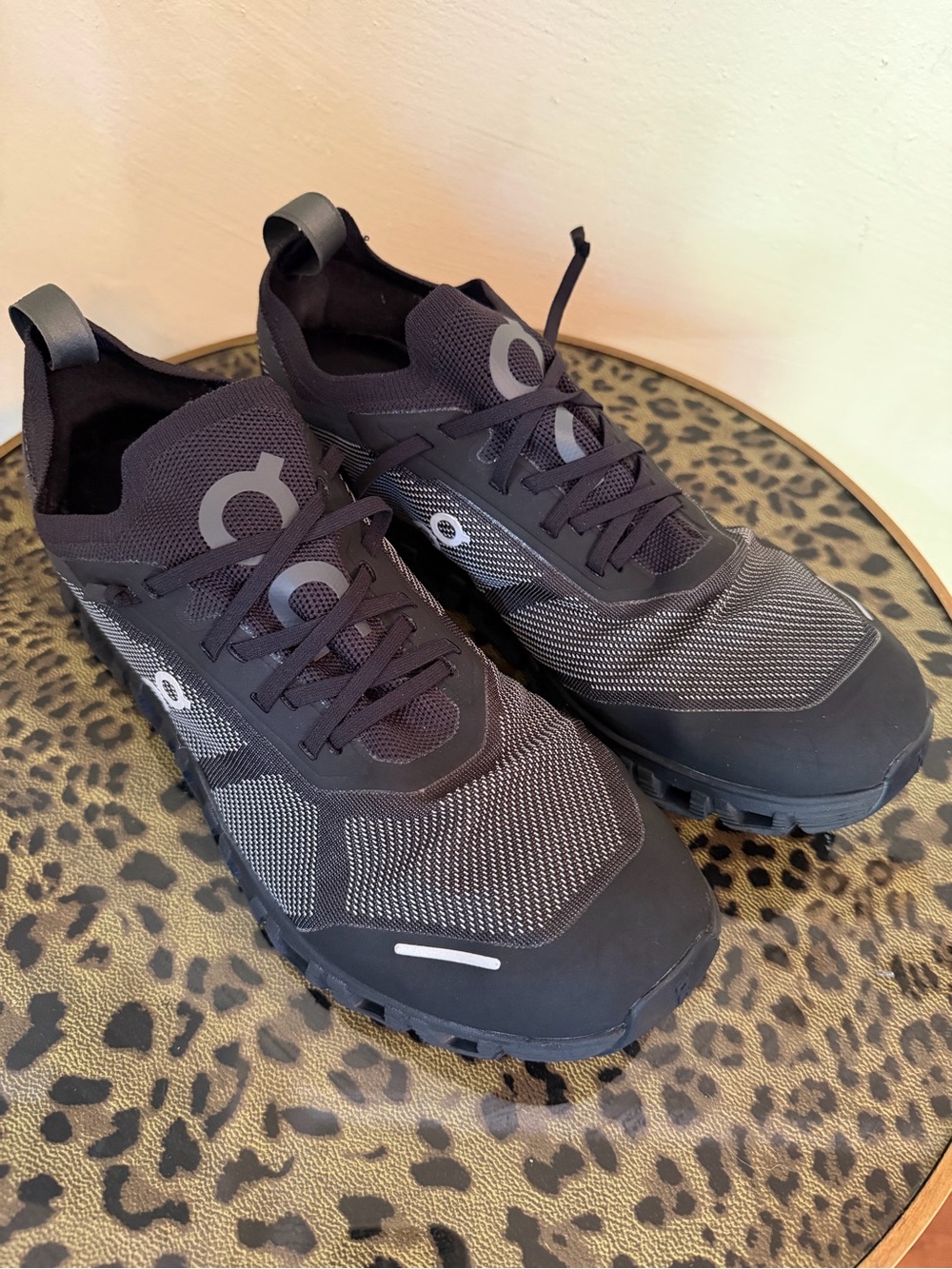 On Cloud 6 Versa Men's Athletic Shoe Sneaker Size 10.5 All Black
